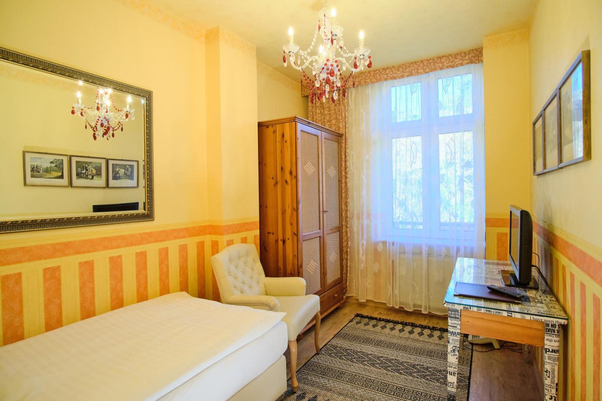 Single Room,1600555741:JPEG